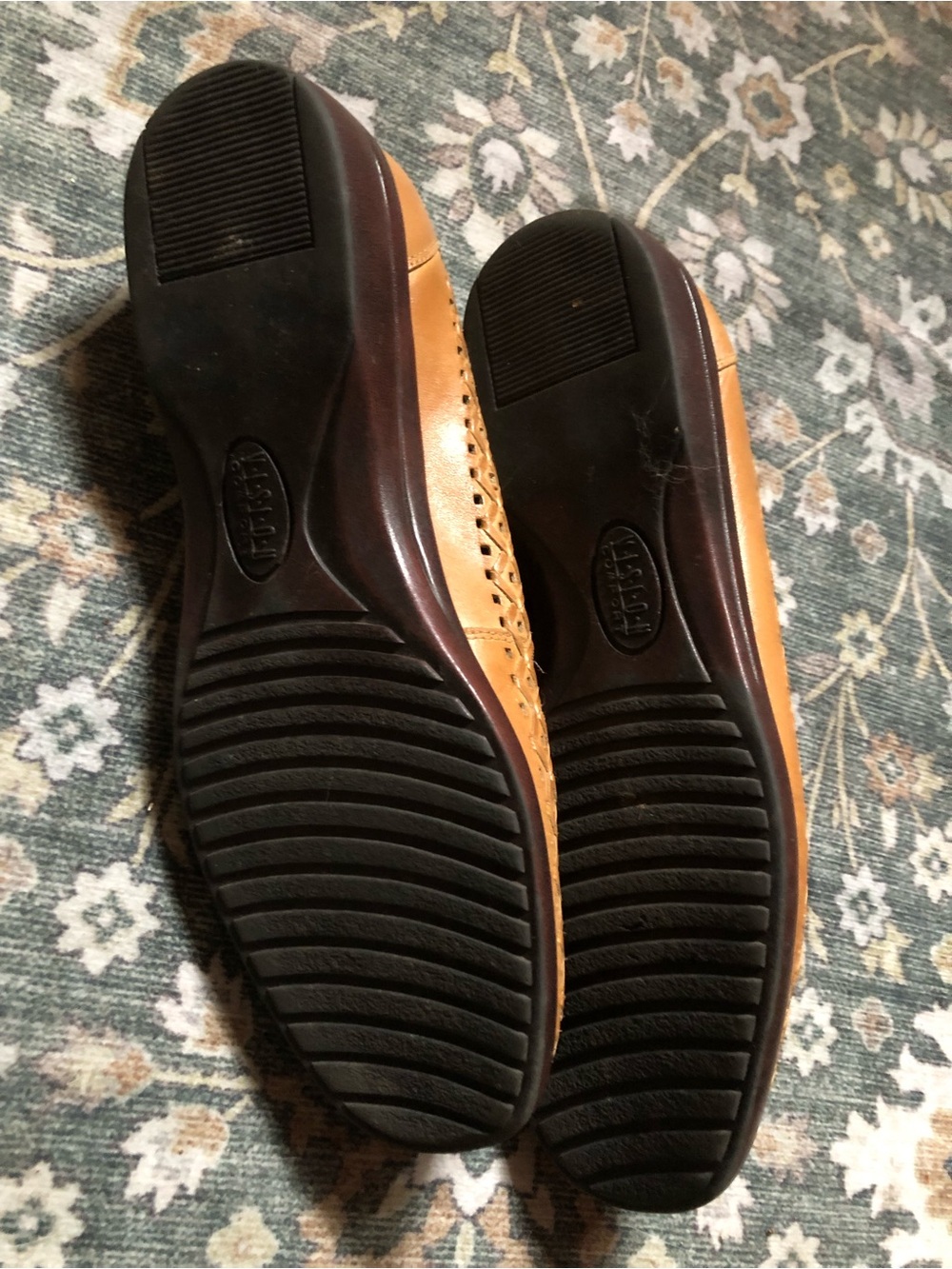 Vintage Tan Leather Slip-On Loafers 🖤 - Picture 3 of 9
